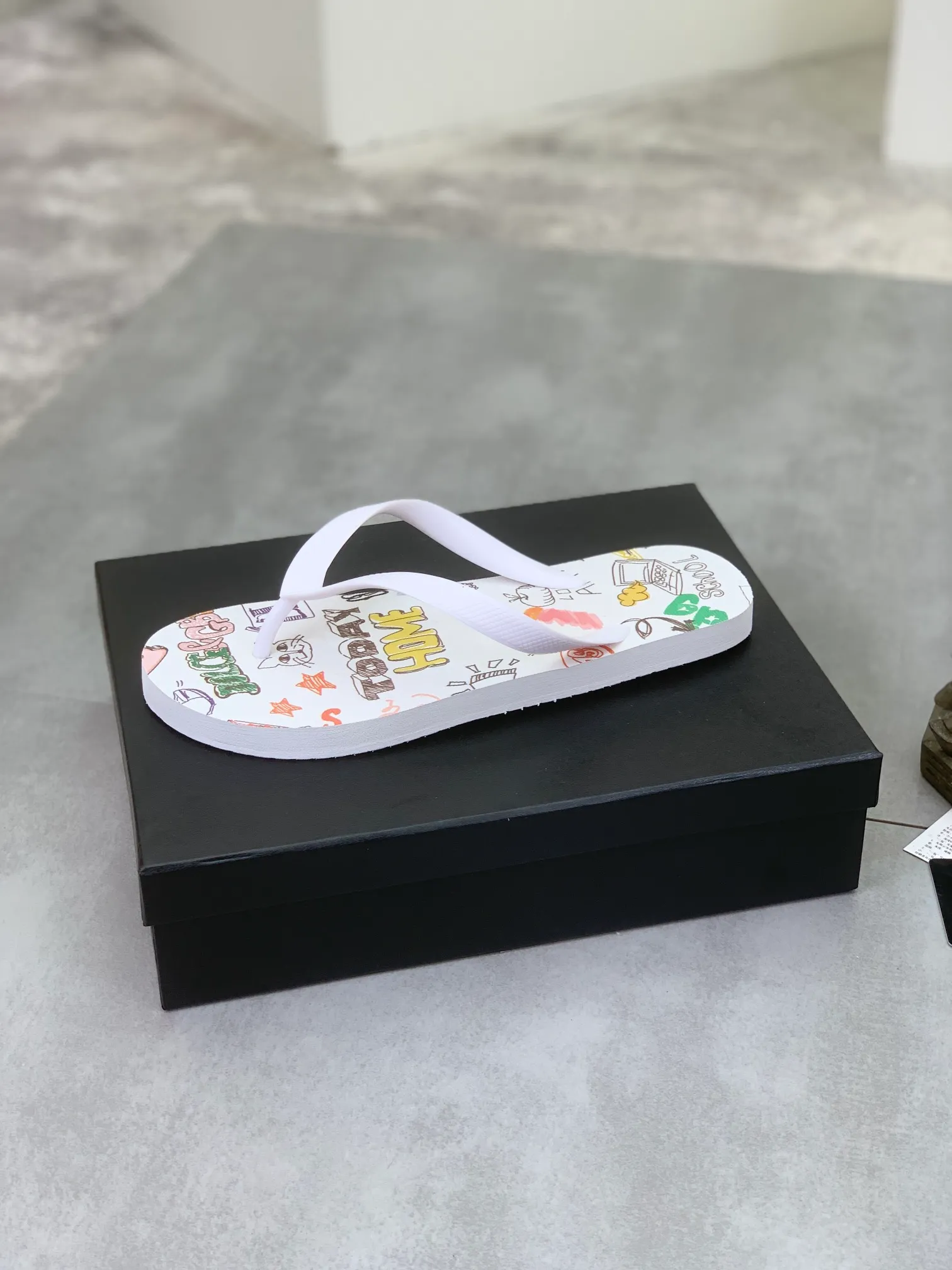 Men's Men's Shoes💰P220💰[New Style]🆘[DG]Official Website Couple🧑‍🤝‍🧑Hot-selling Dolce & Gabbana Men's Flip-Flops are on sale at the counter simultaneously! Original fabric imported from Italy. Original bottom provided by the original factory. Size: Adult 36-45. Children’s size: 30-37. Multiple colors available.